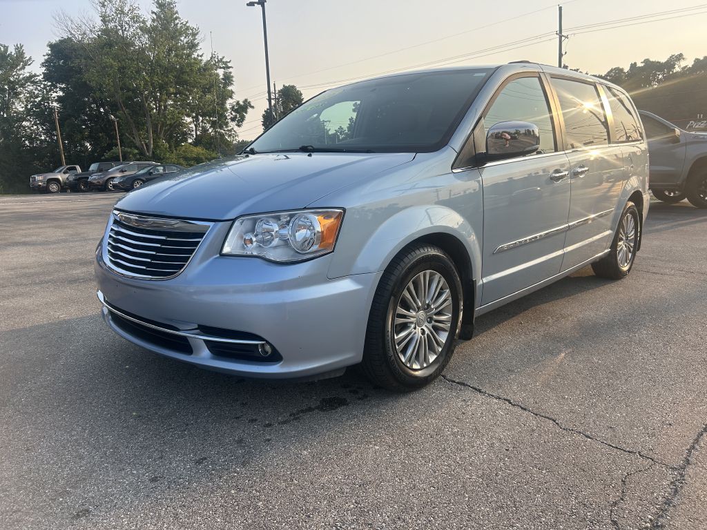 2016 Chrysler Town & Country Image 7