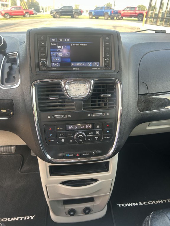 2016 Chrysler Town & Country Image 18