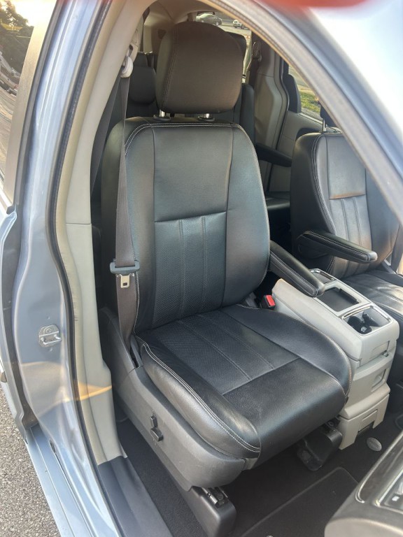 2016 Chrysler Town & Country Image 27