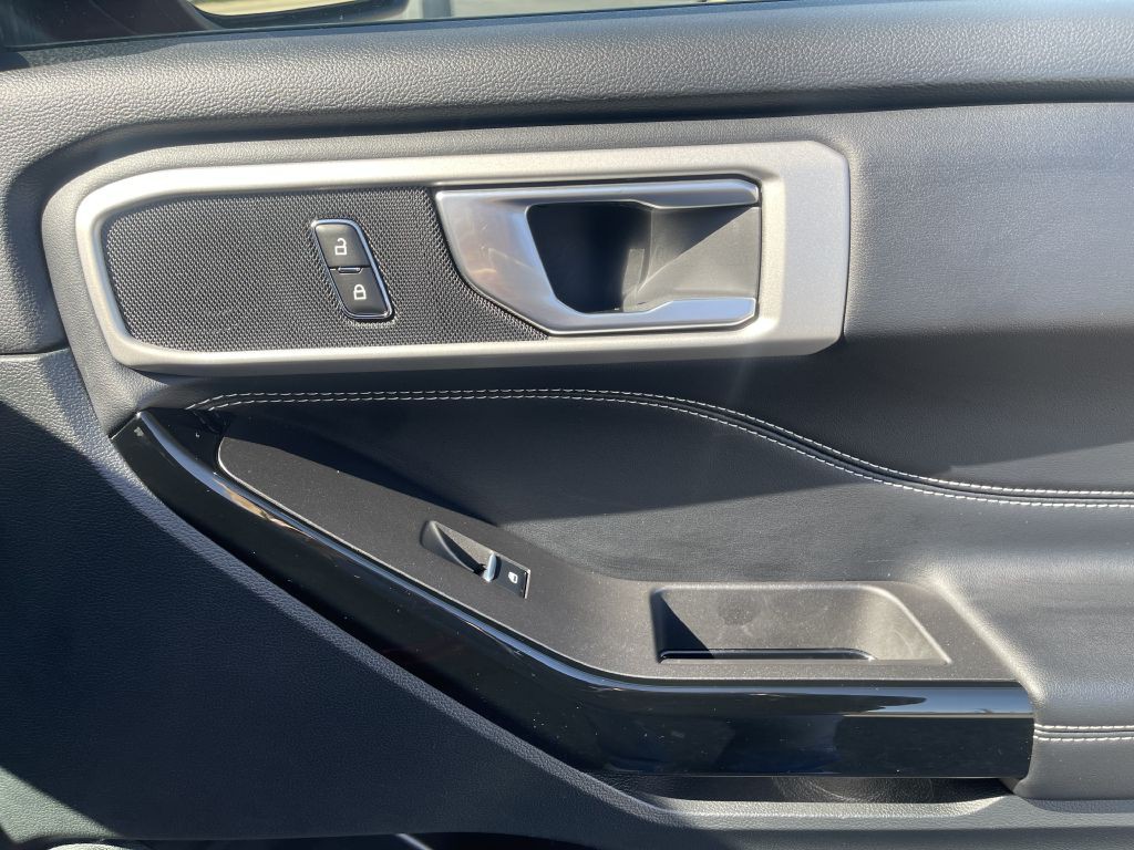 2023 Ford Explorer Image 16