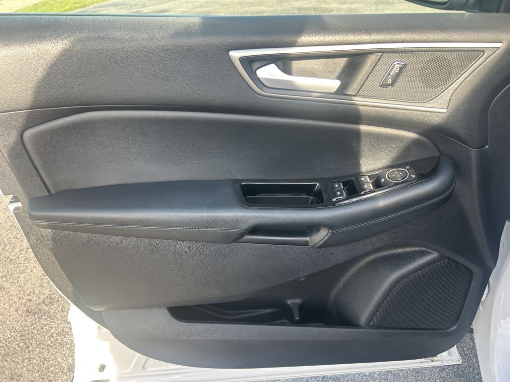 2019 Ford Edge Image 9
