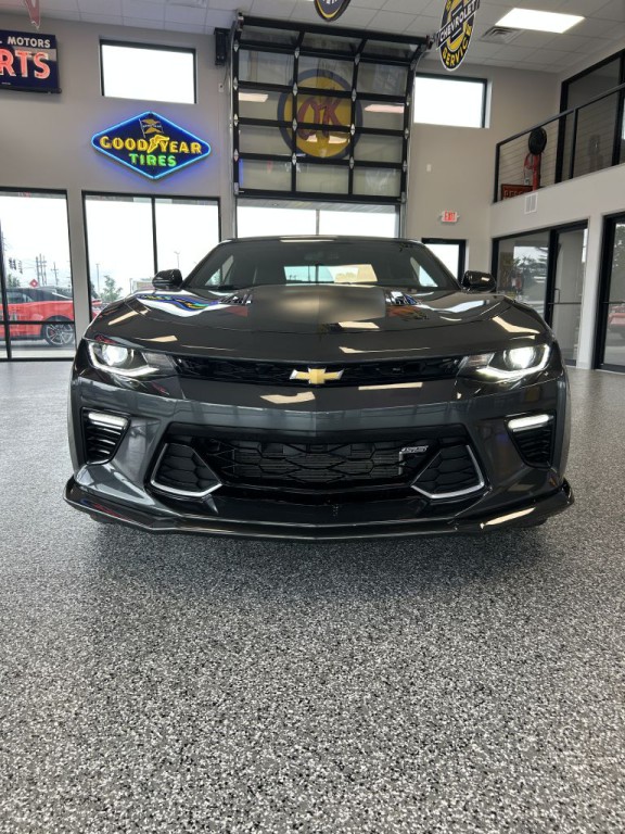 2017 Chevrolet Camaro Image 2