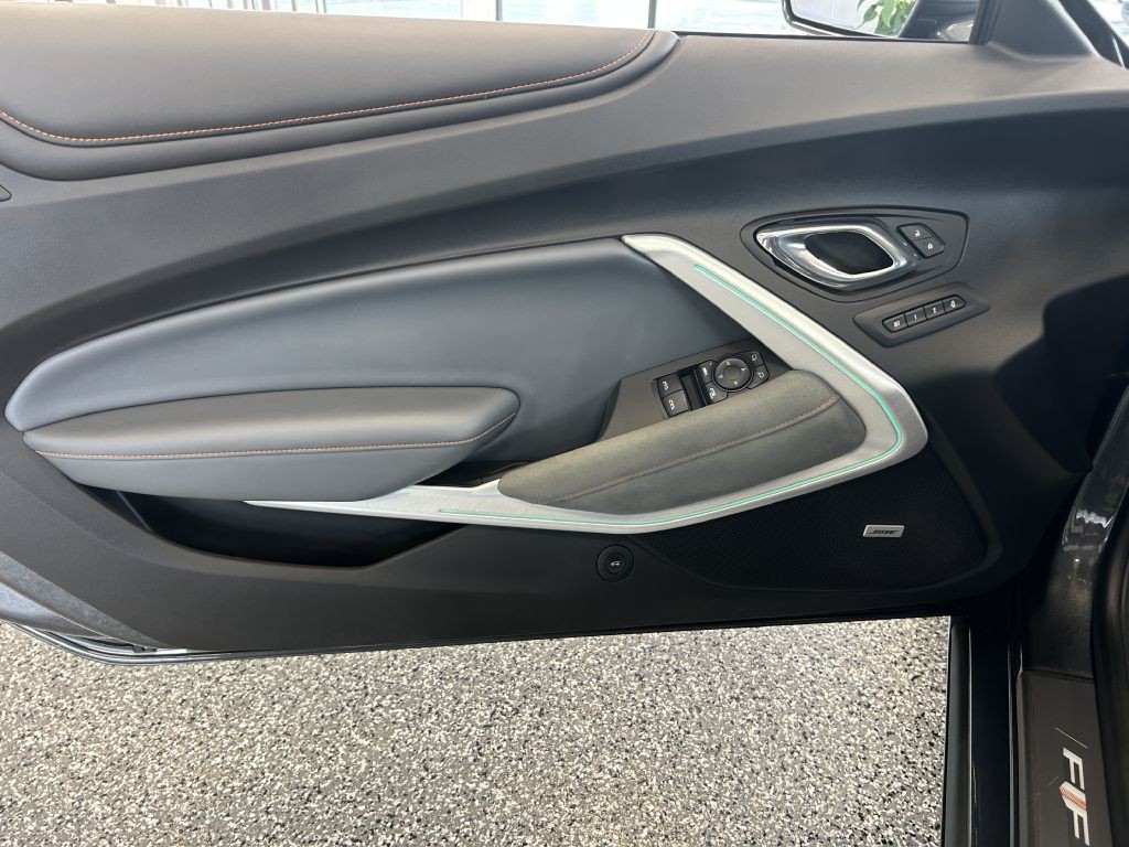 2017 Chevrolet Camaro Image 14