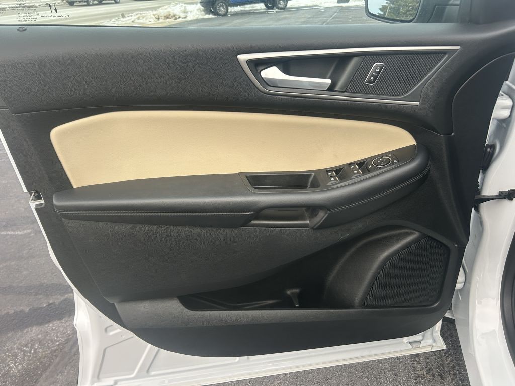 2022 Ford Edge Image 9