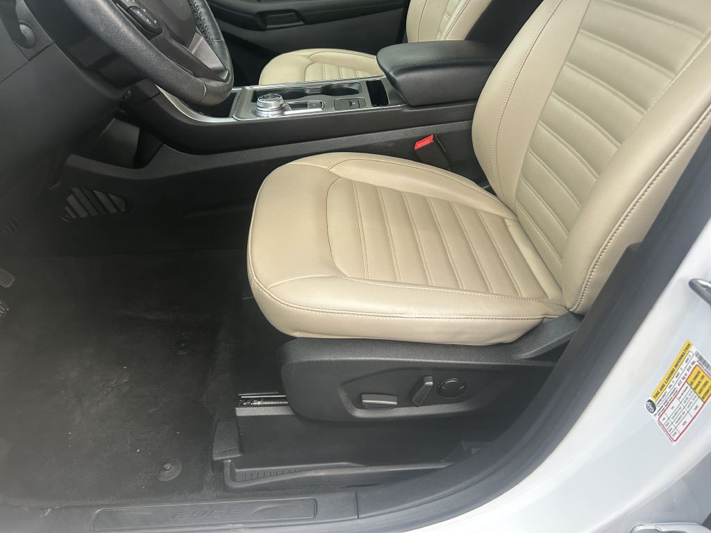 2022 Ford Edge Image 10