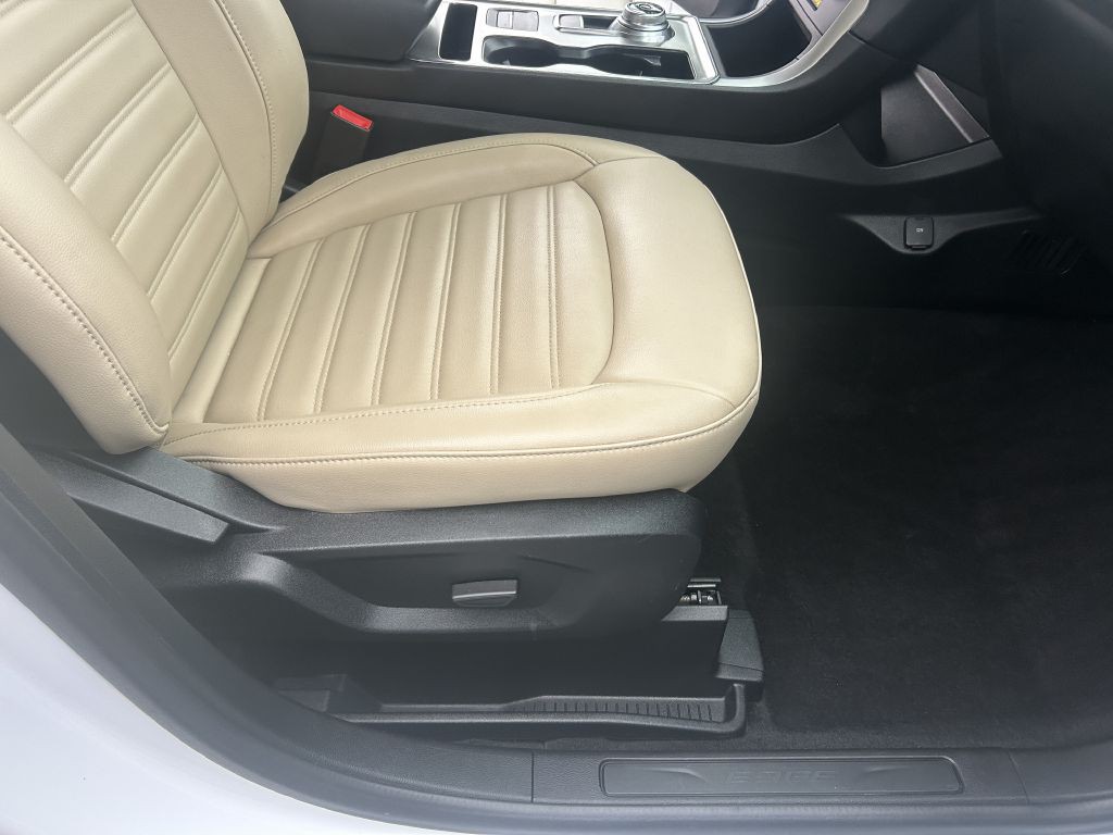 2022 Ford Edge Image 23