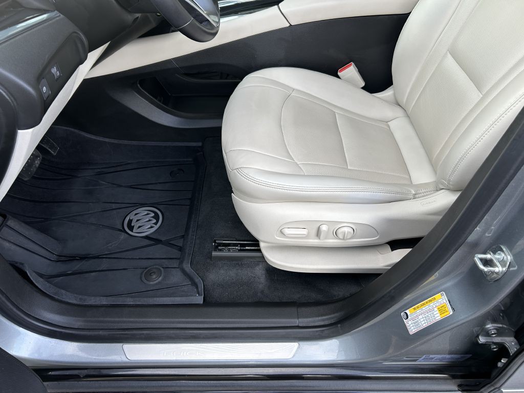 2023 Buick Enclave Image 11