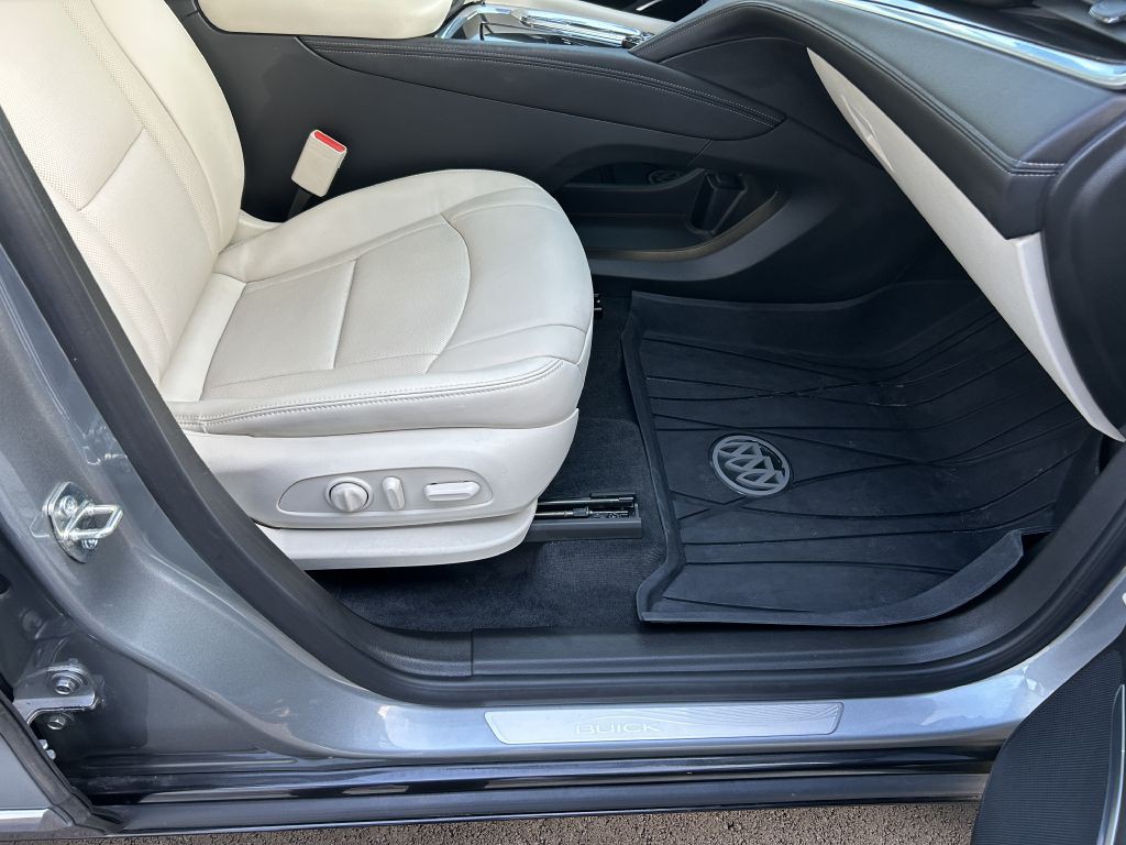 2023 Buick Enclave Image 27