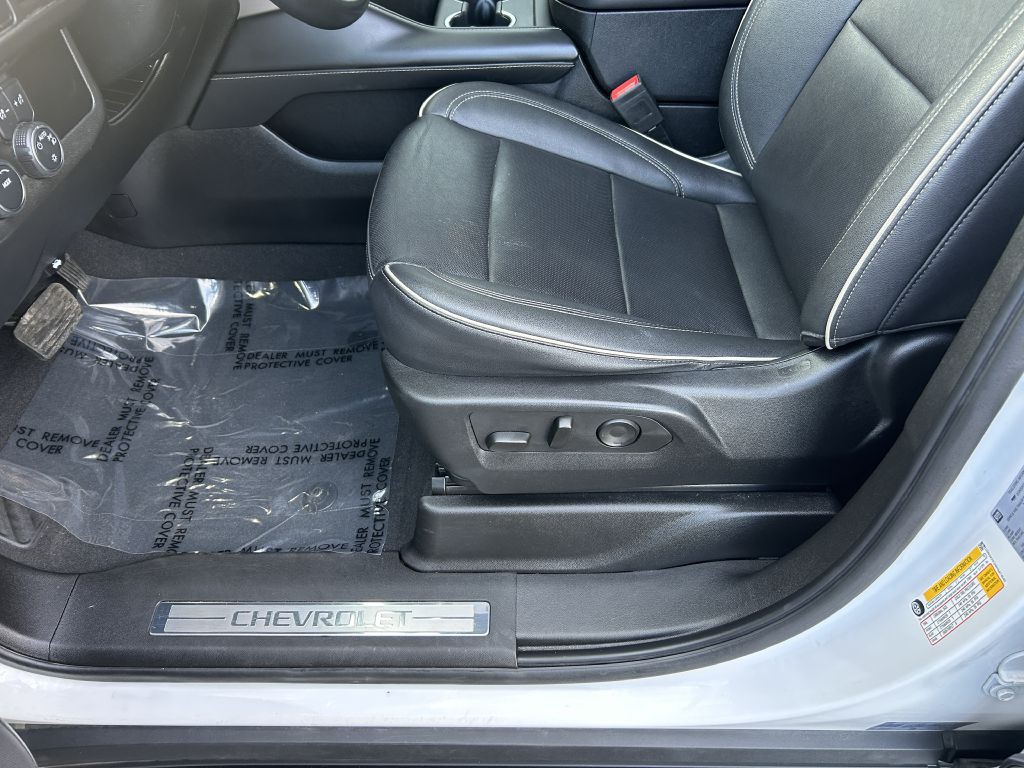 2023 Chevrolet Suburban Image 12