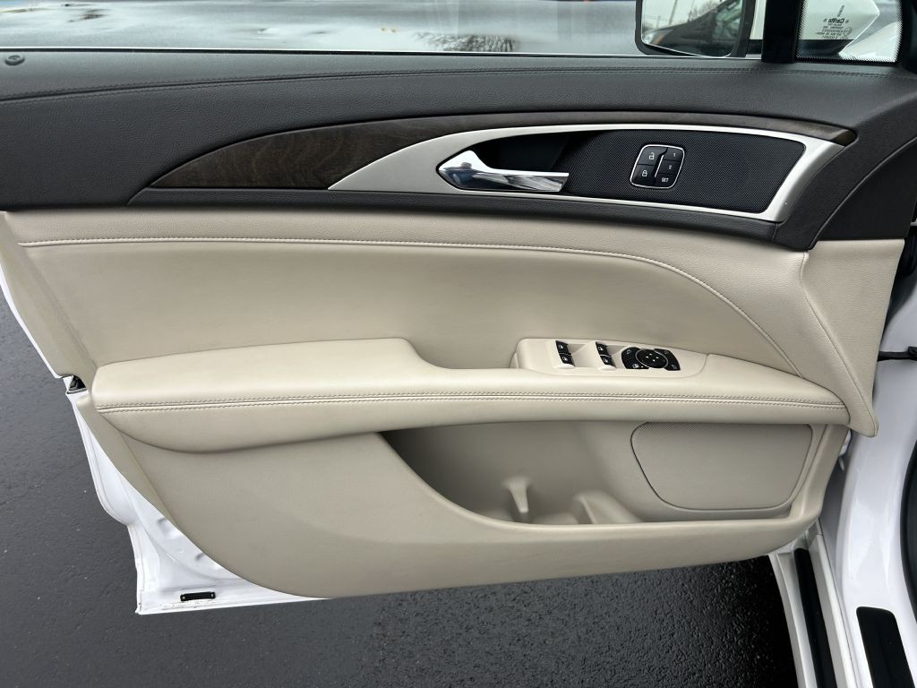 2017 Lincoln MKZ Image 10