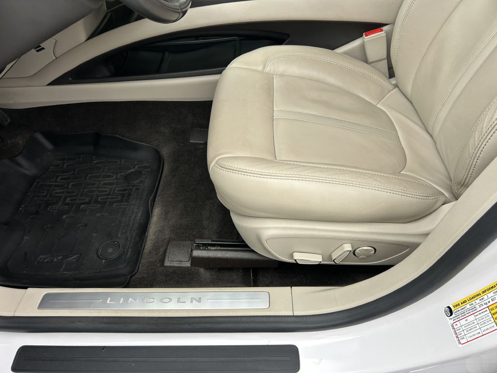2017 Lincoln MKZ Image 12