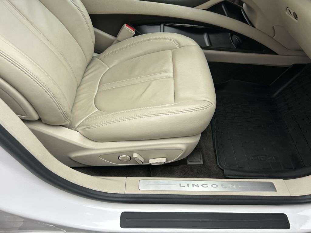 2017 Lincoln MKZ Image 25