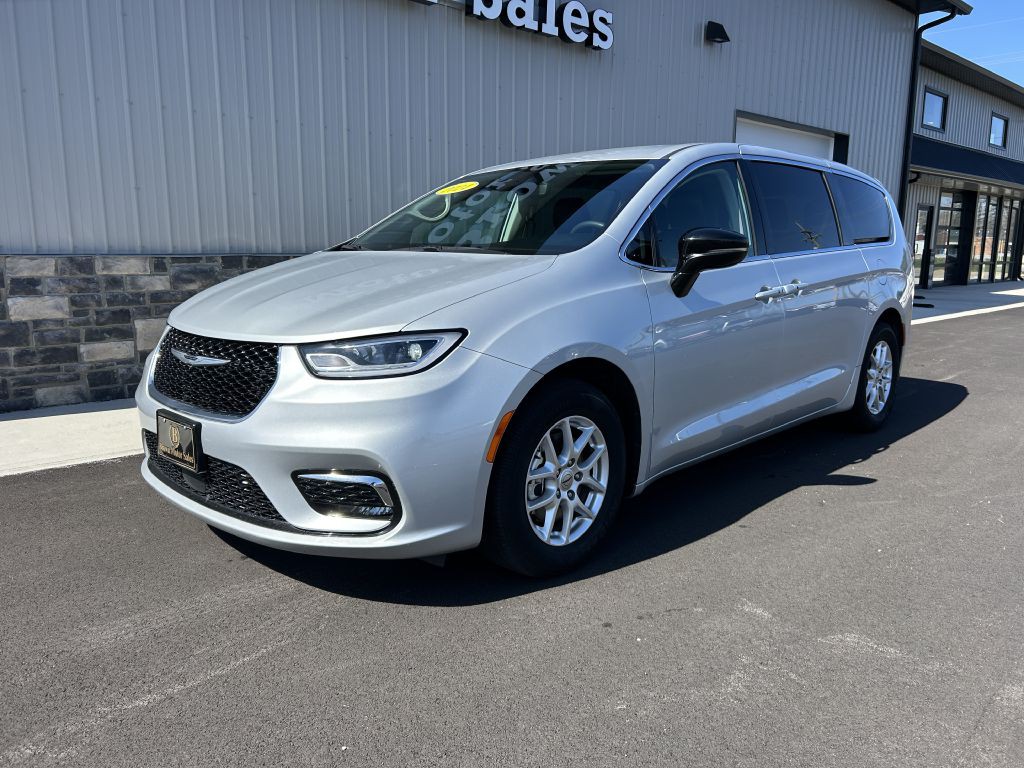 2024 Chrysler Pacifica Image 1