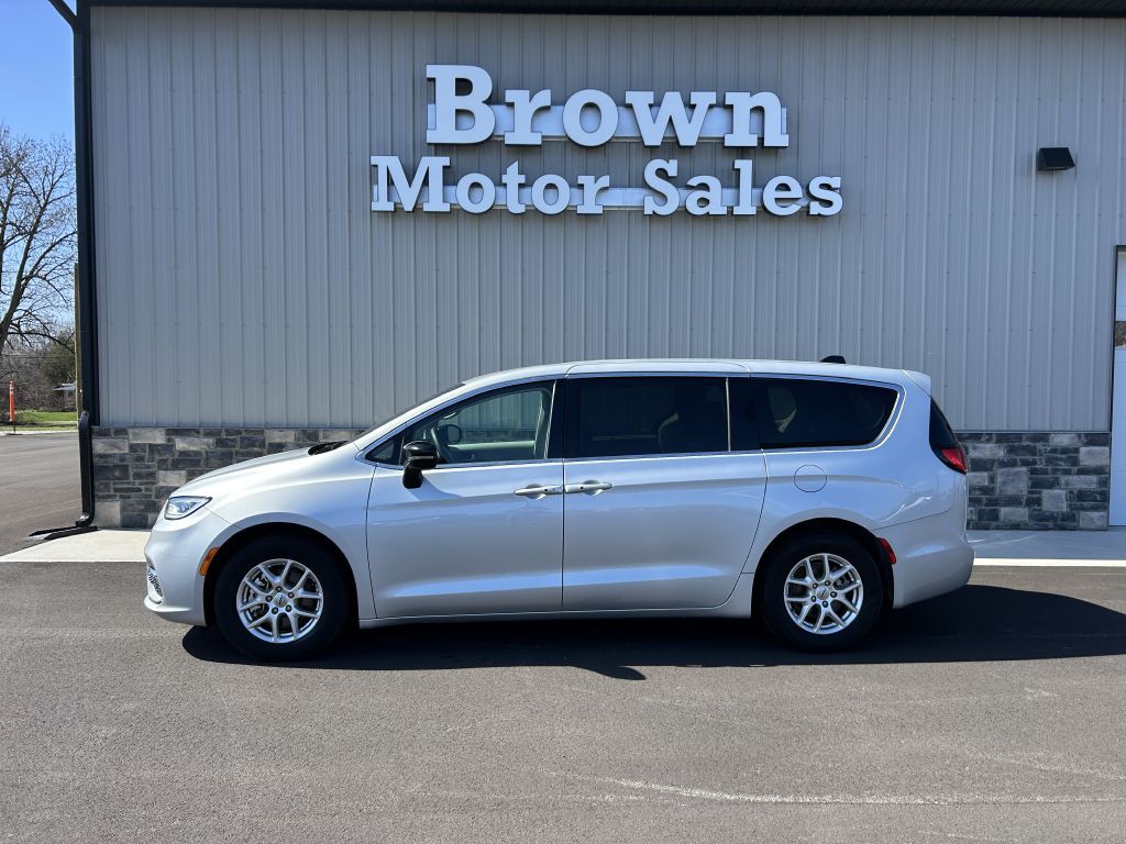 2024 Chrysler Pacifica Image 2