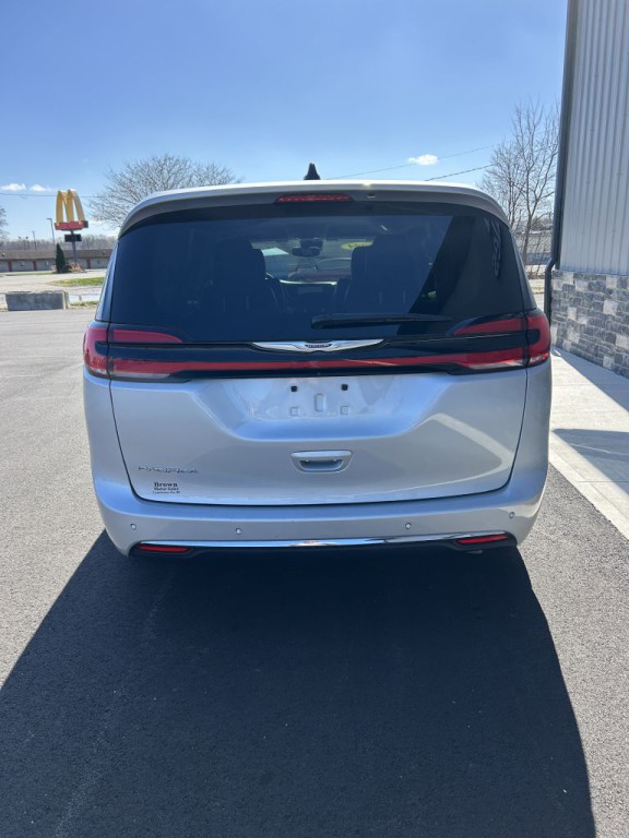 2024 Chrysler Pacifica Image 3
