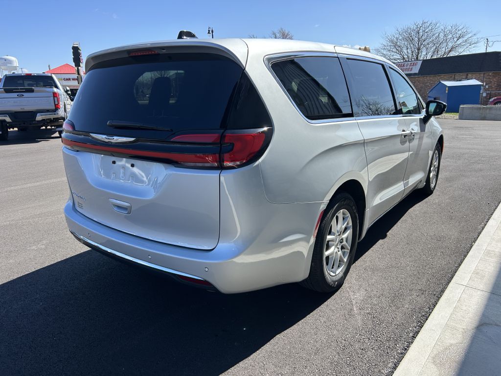 2024 Chrysler Pacifica Image 4