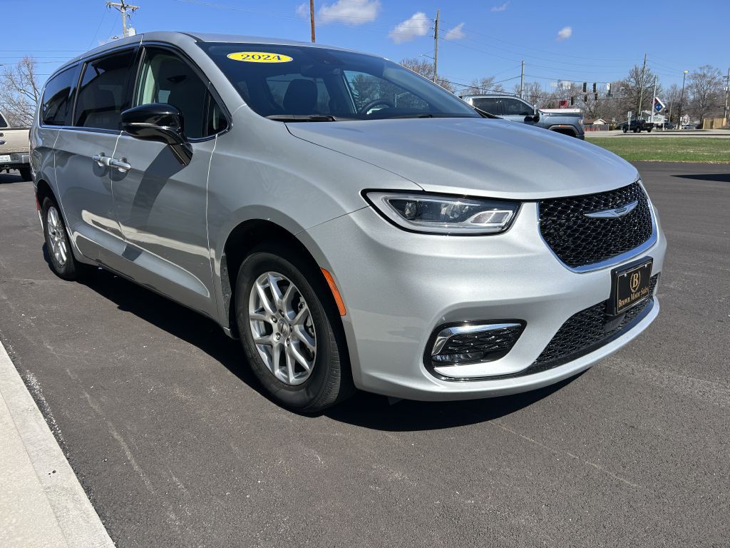 2024 Chrysler Pacifica Image 6