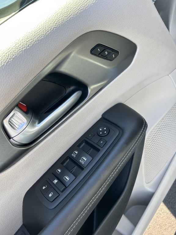 2024 Chrysler Pacifica Image 9