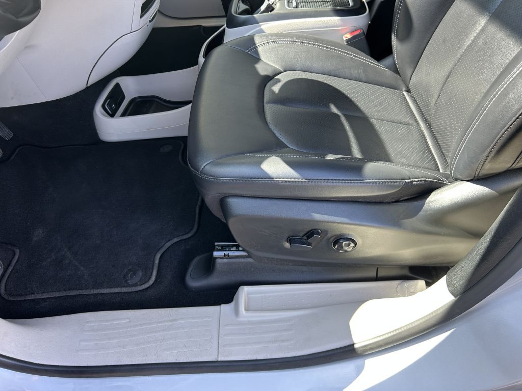 2024 Chrysler Pacifica Image 10