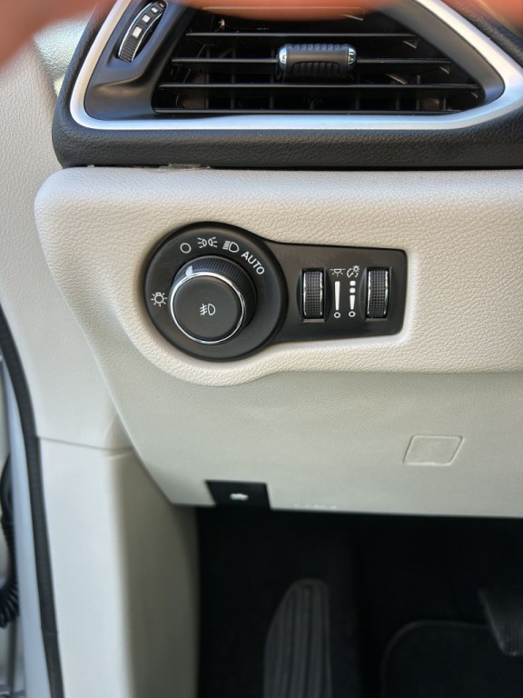 2024 Chrysler Pacifica Image 12