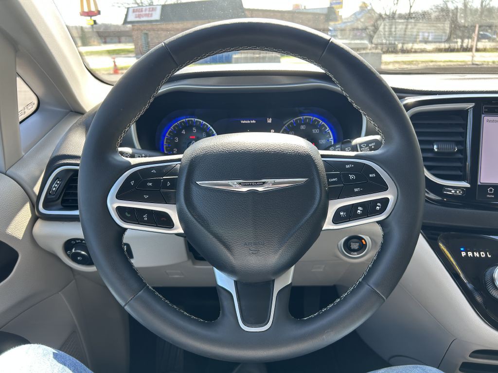 2024 Chrysler Pacifica Image 13