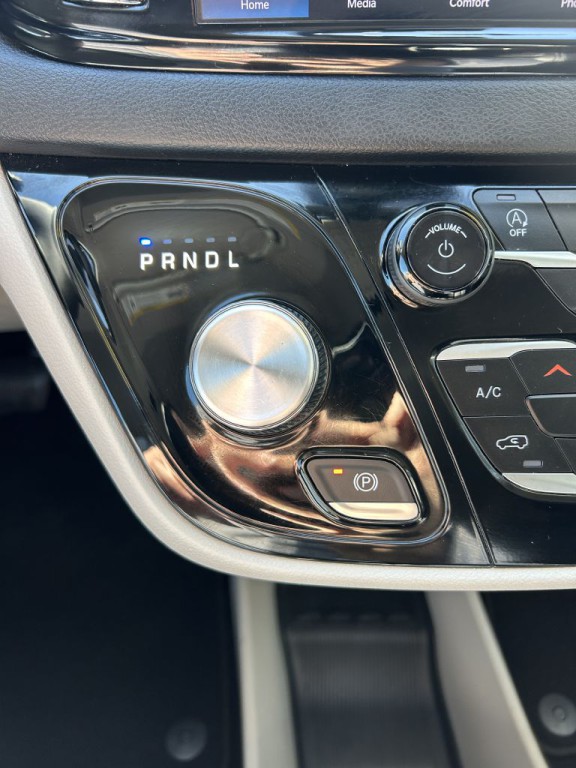 2024 Chrysler Pacifica Image 16