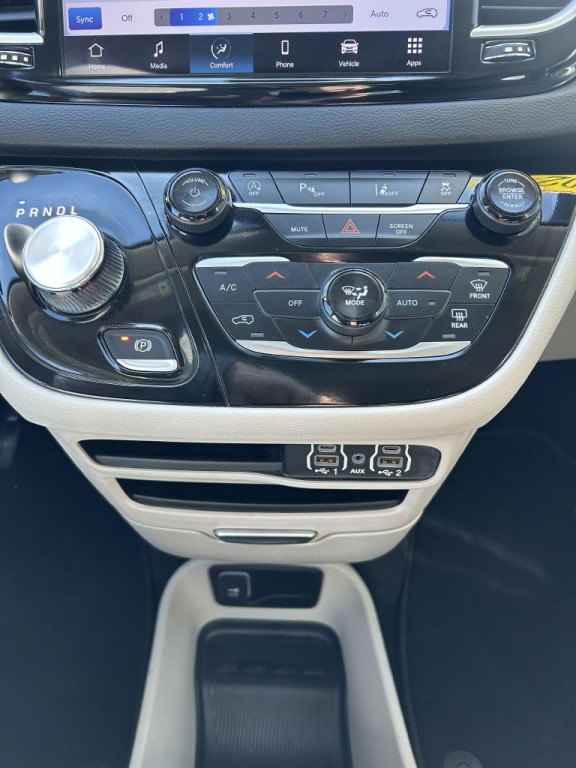 2024 Chrysler Pacifica Image 18