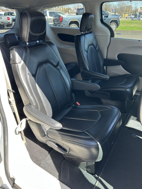 2024 Chrysler Pacifica Image 25