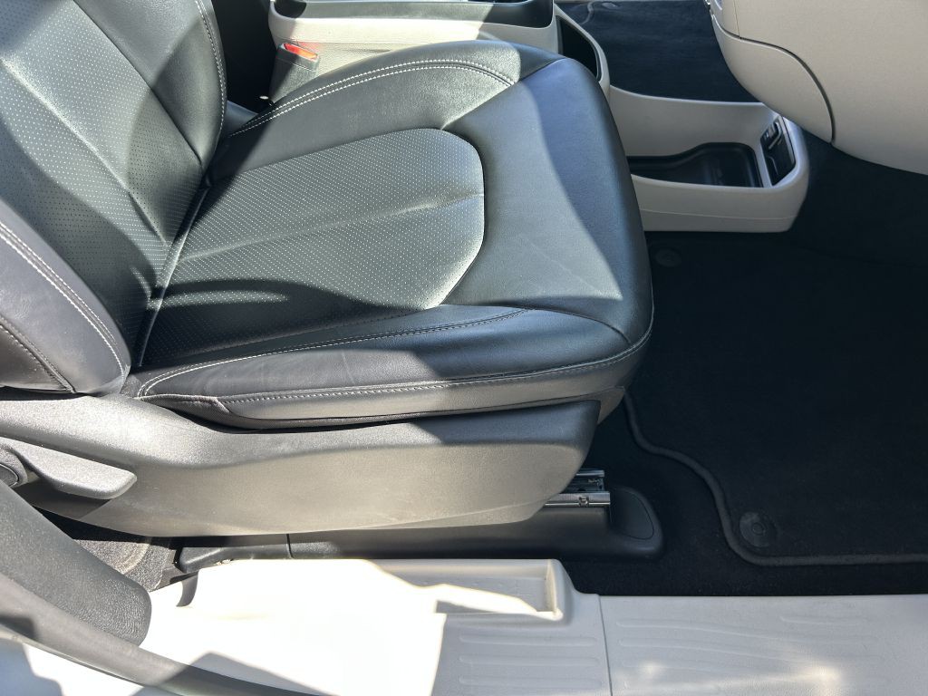 2024 Chrysler Pacifica Image 26