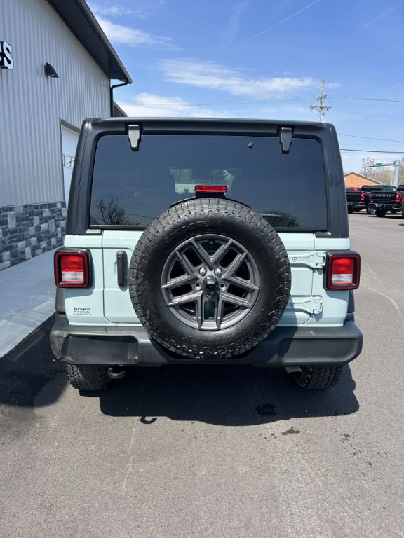2024 Jeep Wrangler Image 4