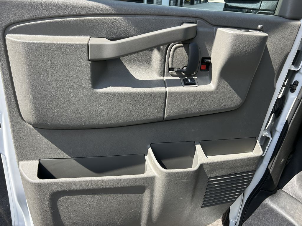 2021 Chevrolet Express Image 9