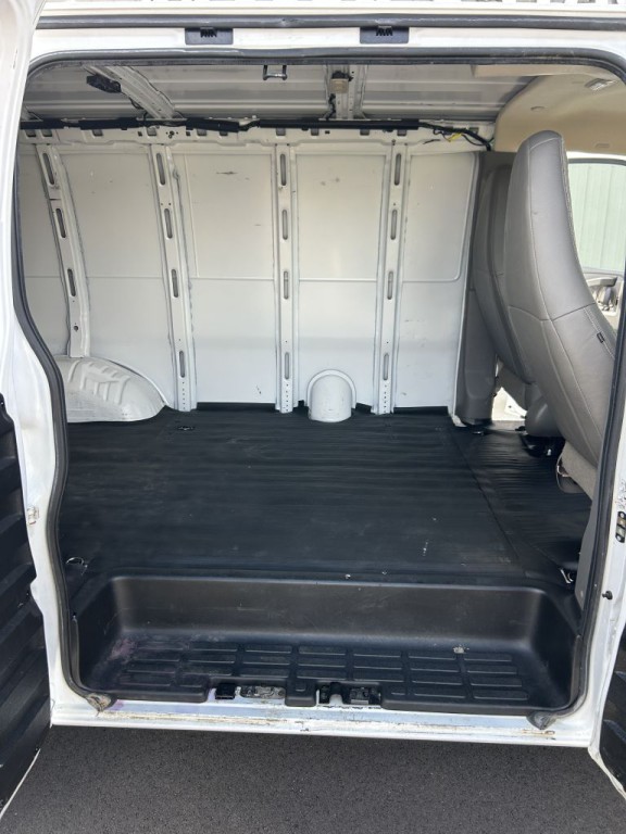 2021 Chevrolet Express Image 21
