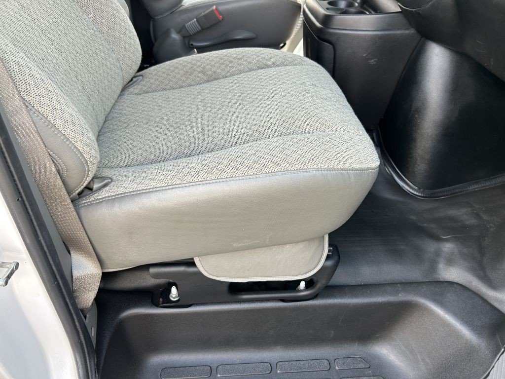 2021 Chevrolet Express Image 22
