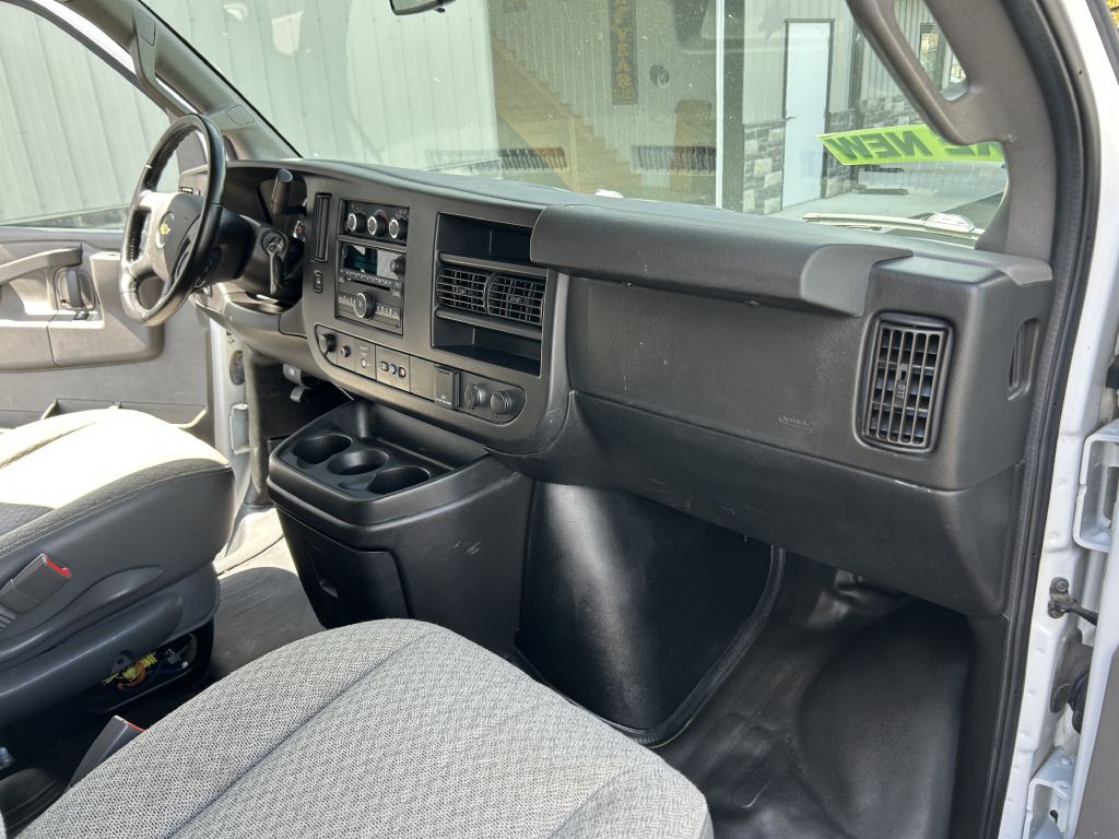 2021 Chevrolet Express Image 24