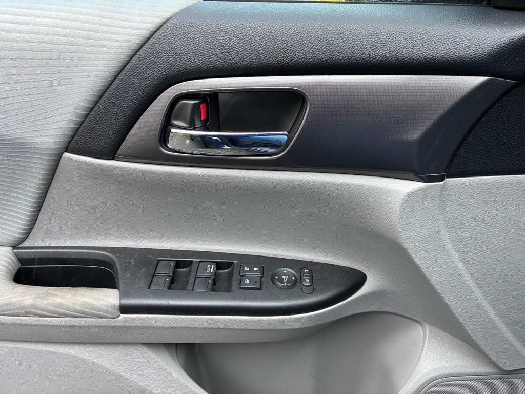 2015 Honda Accord Image 14