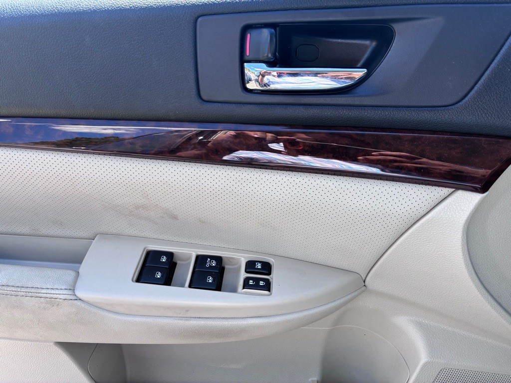 2014 Subaru Legacy Image 17