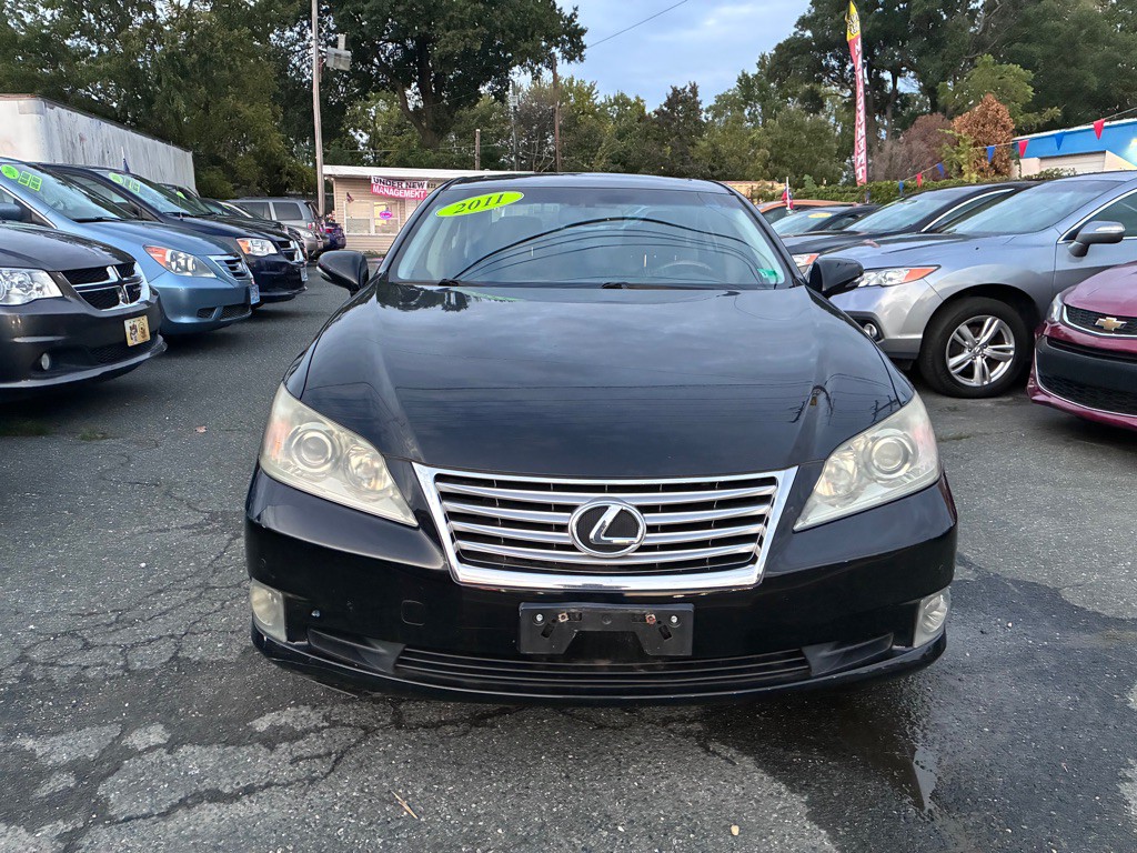 2011 Lexus ES Image 2