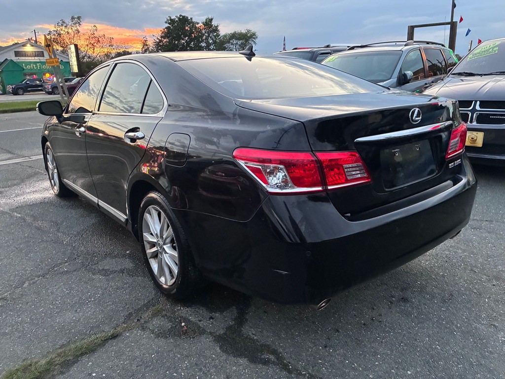 2011 Lexus ES Image 5