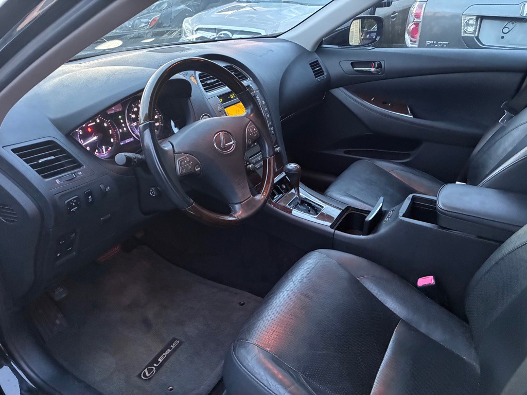 2011 Lexus ES Image 15