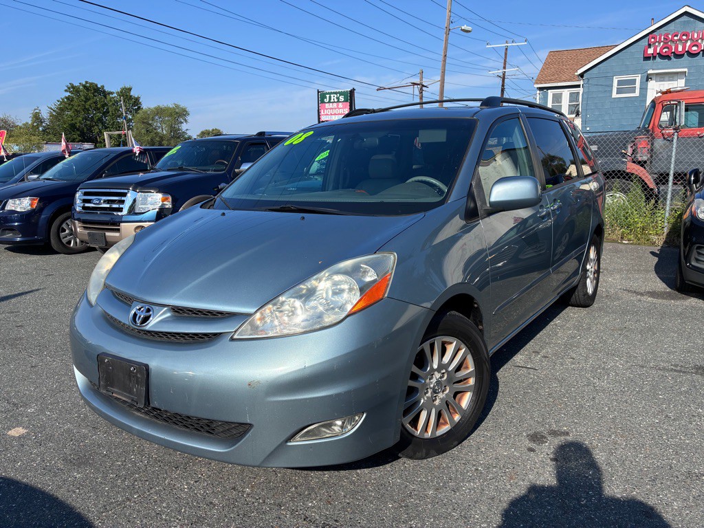 2008 Toyota Sienna Image 1