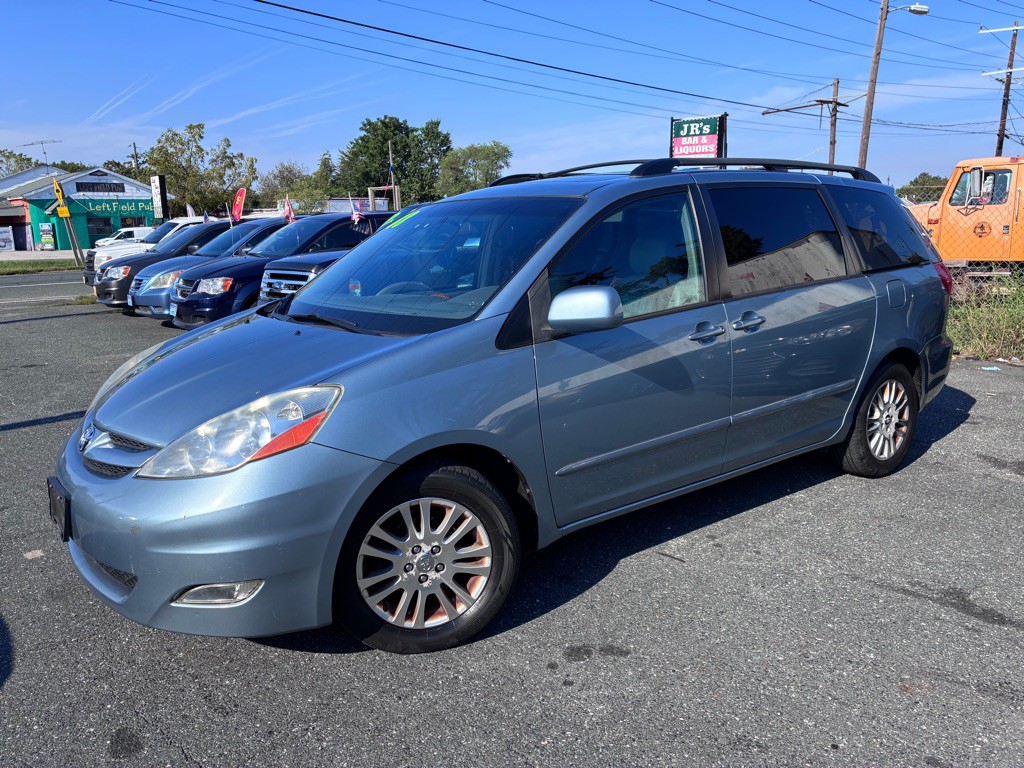 2008 Toyota Sienna Image 2