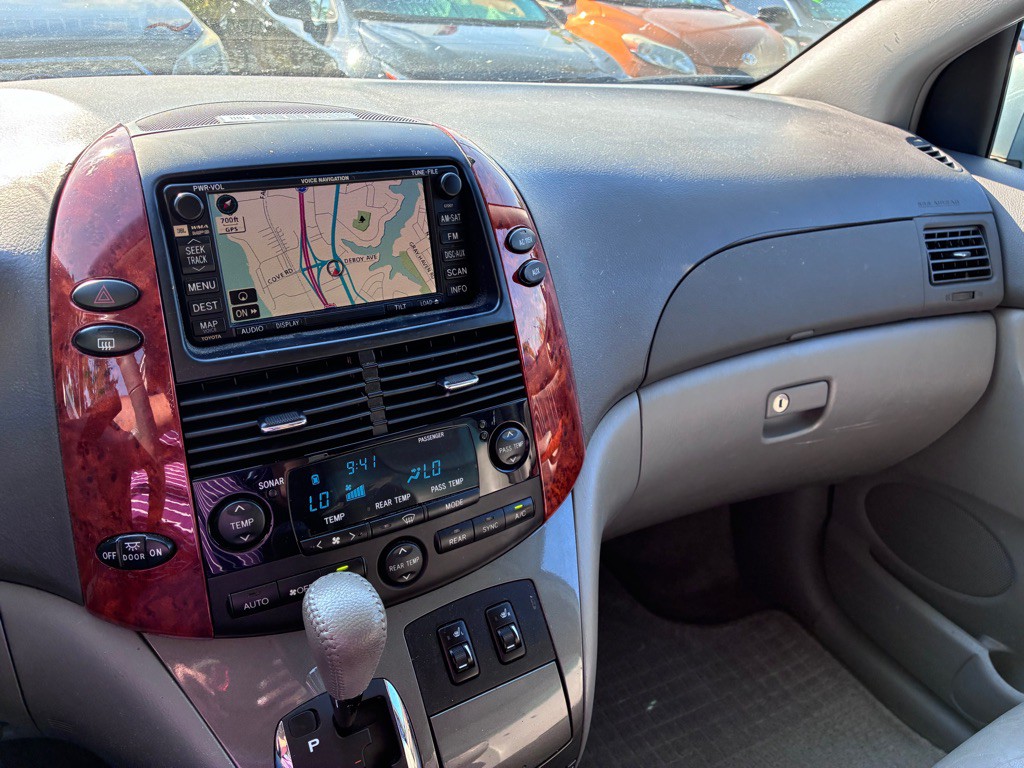 2008 Toyota Sienna Image 11