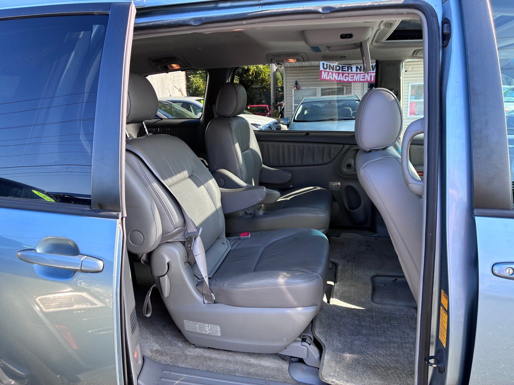 2008 Toyota Sienna Image 28
