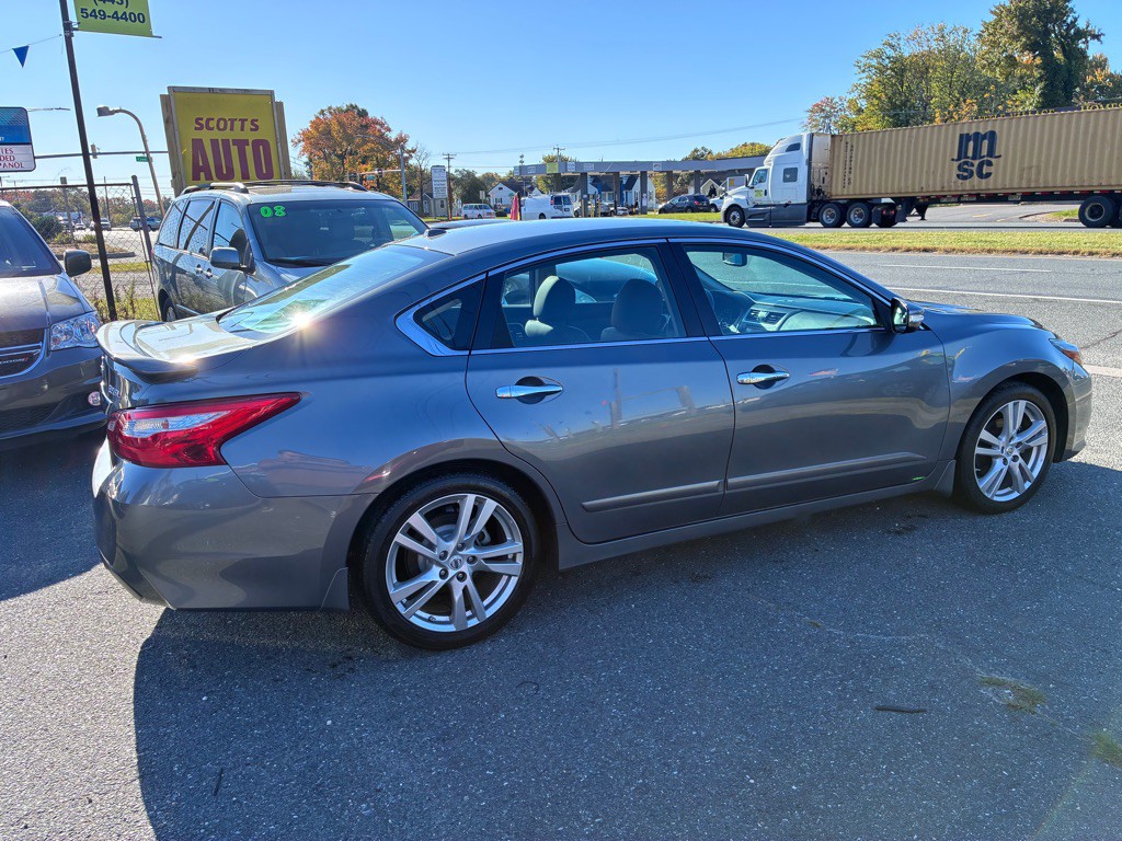 2016 Nissan Altima Image 8