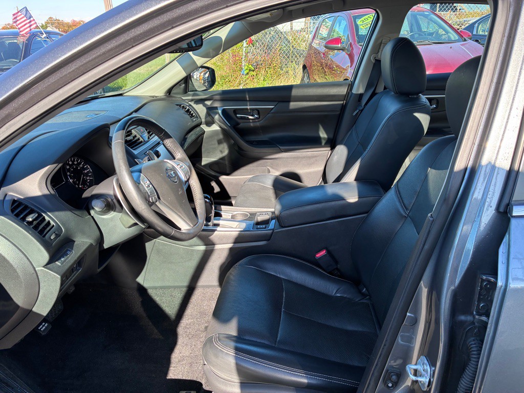2016 Nissan Altima Image 9