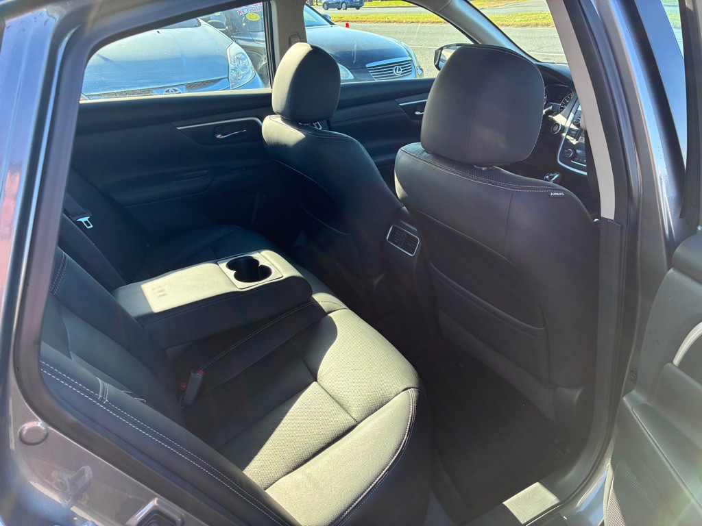 2016 Nissan Altima Image 14