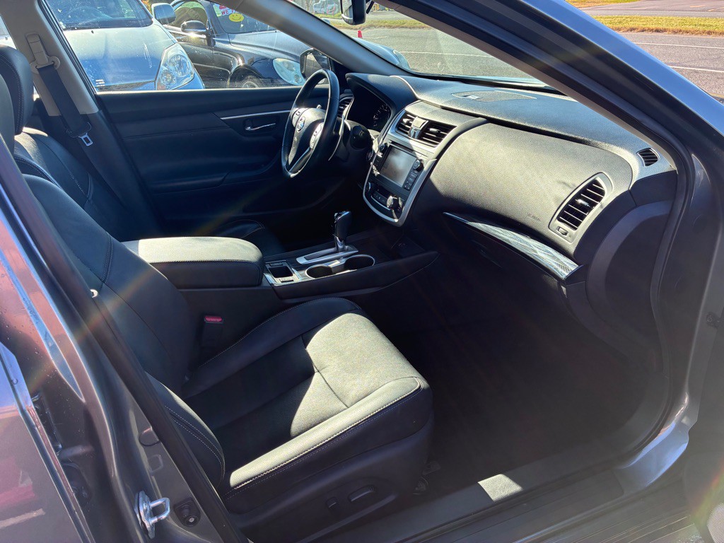 2016 Nissan Altima Image 15