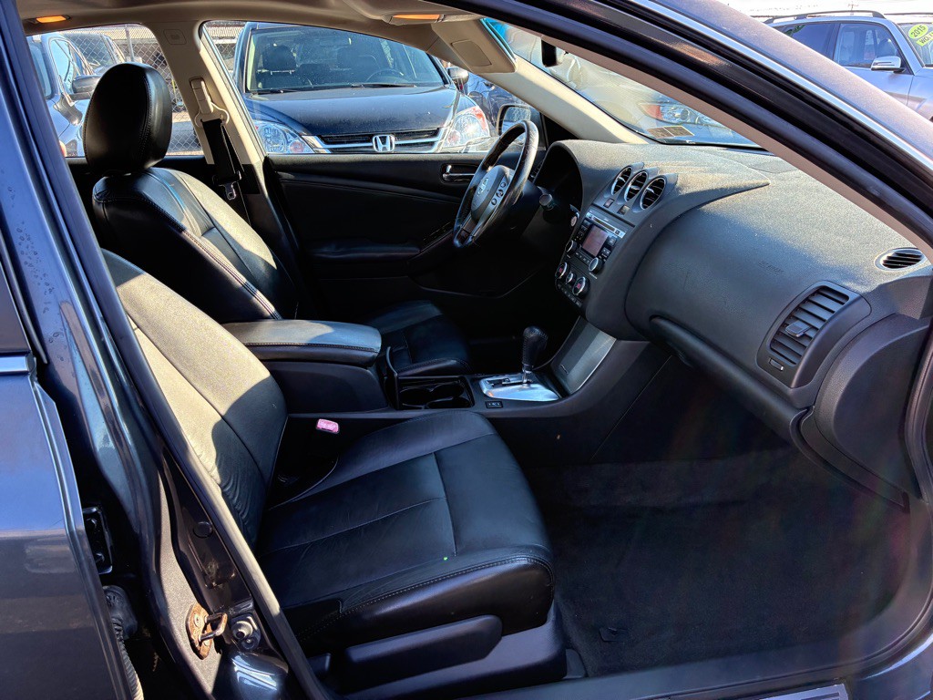 2010 Nissan Altima Image 25
