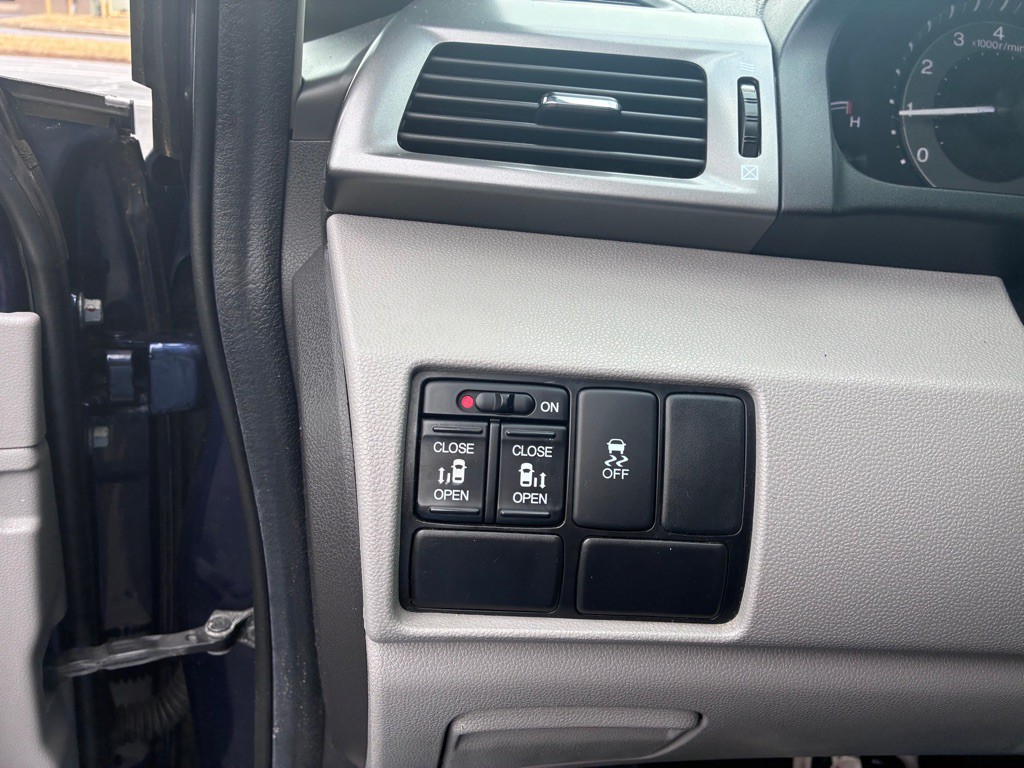 2014 Honda Odyssey Image 16