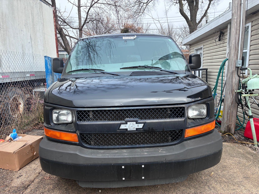 2014 Chevrolet Express Image 2